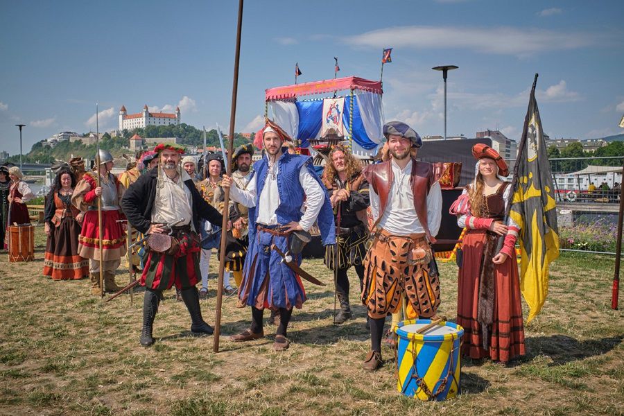 Ukážky dobového oblečenia a tanca