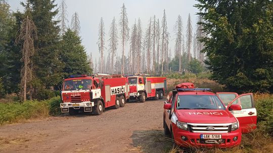 Z národného parku České Švajčiarsko evakuujú ľudí, požiar sa rozšíril do Nemecka