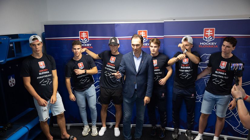 Šestica draftovaných hráčov do NHL na spoločnom...