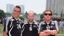 Jason Statham (v strede) s kolegami
