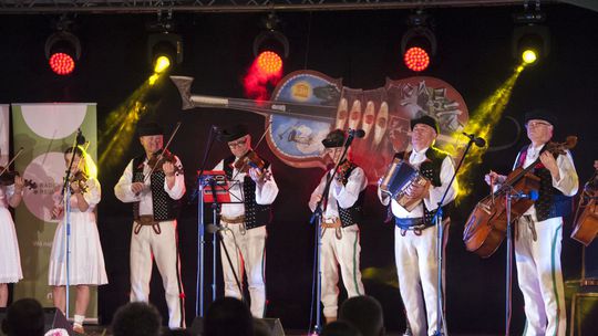 Spojené muziky terchovské tvoria hudobníci z...