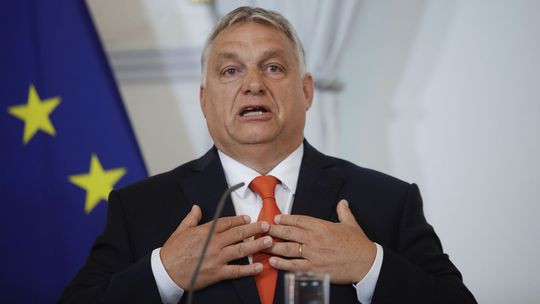 Orbán: Česi prešli na stranu federalistov EÚ, Slovensko sa potáca