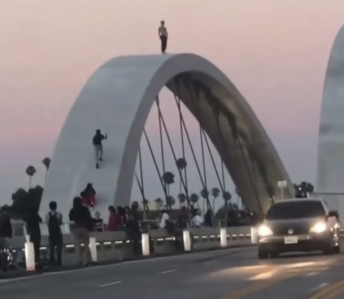 Most láka milovníkov adrenalínu a skateboardingu.