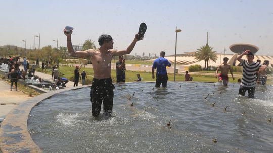 V Iraku teploty presiahli 50 stupňov, zamestnanci dostali voľno