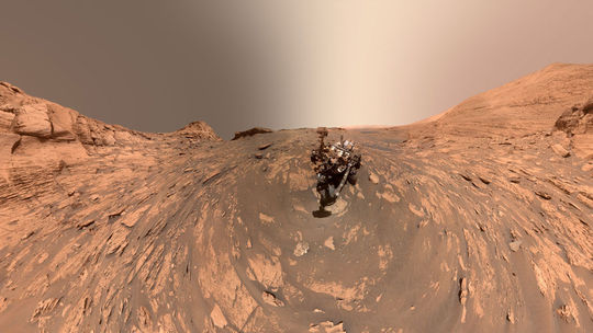 Mars kedysi pripomínal Zem. Čo ho zmenilo na nehostinnú púšť?