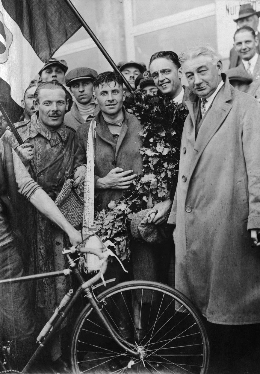 Alfredo Binda ako víťaz Gira 1927.