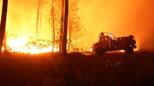 Pri lesných požiaroch v Kazachstane na ruských hraniciach zomrelo 14 ľudí