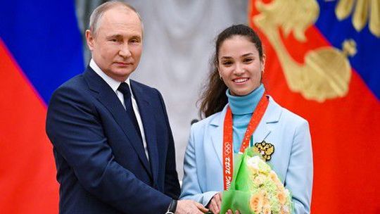 MOV odobral medailu Putinovi. Vytočení Rusi, vyhrážky prezidentovi