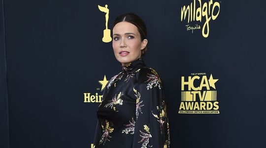 Herečka Mandy Moore v šatách Rodarte. 