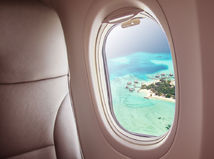 Maldivy, dovolenka, cestovanie, lietadlo, lietanie, letecká dovolenka, pláž, exotika, ostrov, more,