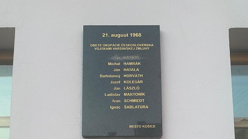 Pamätná tabuľa na august 1968, ktorú osadilo...