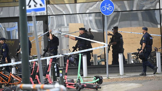 Zo streľby v nákupnom centre v Malmö je podozrivý 15-ročný mladík