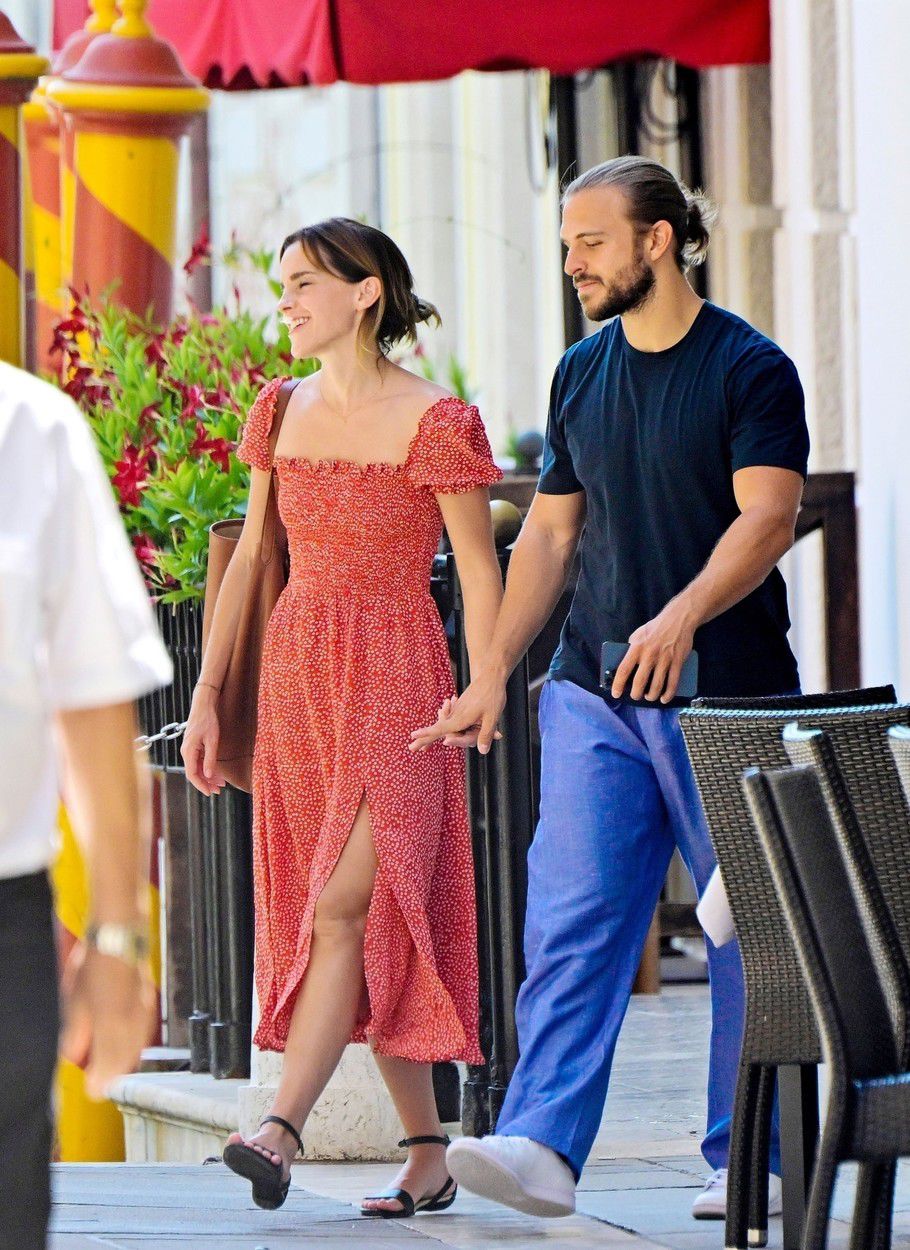 Herečka Emma Watson a jej partner Brandon...