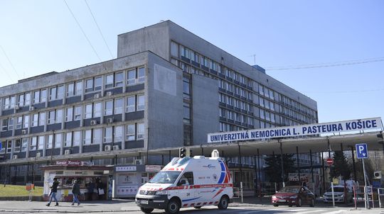V košickej univerzitnej nemocnici zakázali návštevy pacientov