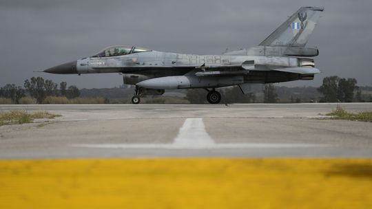 Poskytnutie F-16 Ukrajine by bolo pre Západ veľmi riskantné, reaguje Moskva