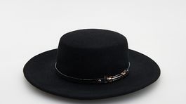 reserved-2289L-99X-010-22 99-Čierny unisex klobúk Reserved, predáva sa za 22,99 eura. 
