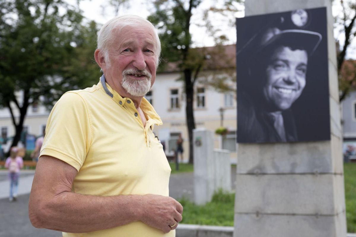 Fotograf Pavol Remiaš pózuje pred jednou zo...