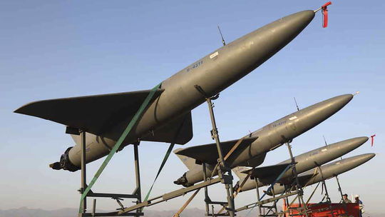 Irán posiela na svoje hranice viac rakiet a dronov