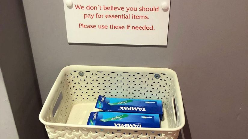 Tampóny bezplatne poskytujú v niektorých...