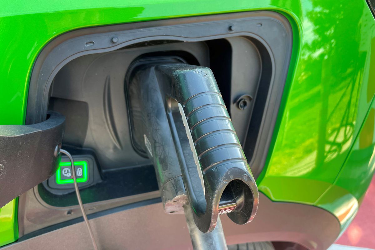 Mokka-e podporuje nabíjanie výkonom až 100 kW....