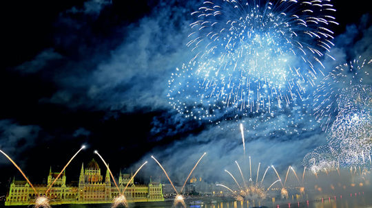 Státisíce Maďarov i turistov sledovalo 27. 8....