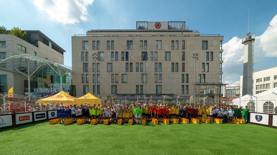 16 tímov finálového turnaja Futbal v meste