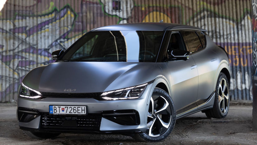 Kia EV6 pôsobí veľmi inovatívne. Vzdala sa síce...