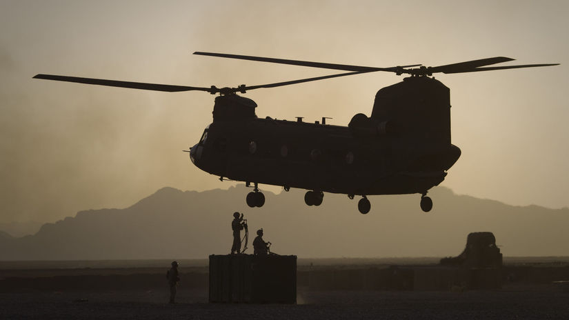 USA armáda vrtuľníky Chinook lety pozastavenie