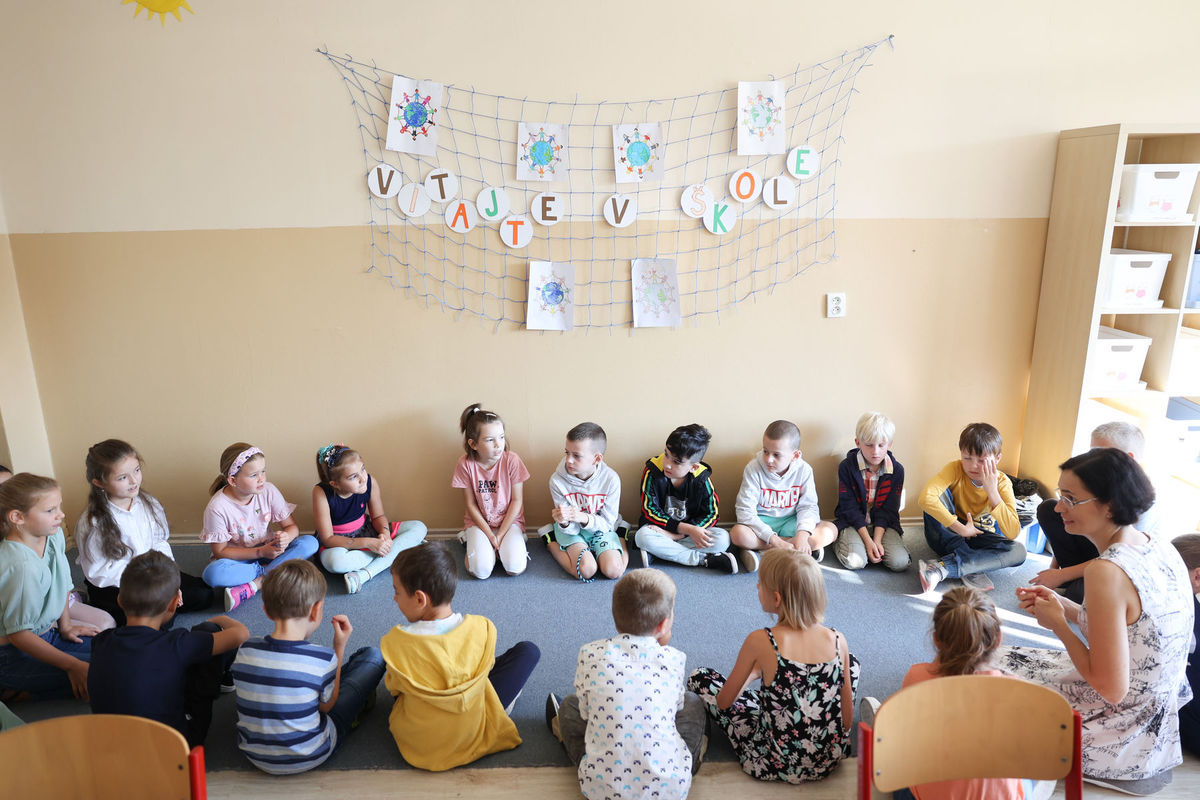 Otvorenie nového školského roka. (lustračná foto)