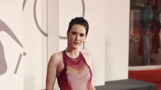 Herečka Rachel Brosnahan uviedla v Benátkach...