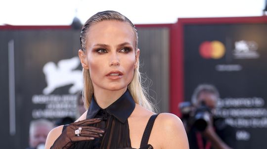 Natasha Poly pózuje fotografom v odvážnych...