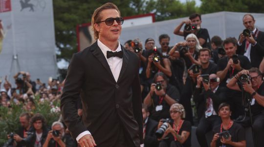 Herec, v tomto prípade ako producent Brad Pitt...