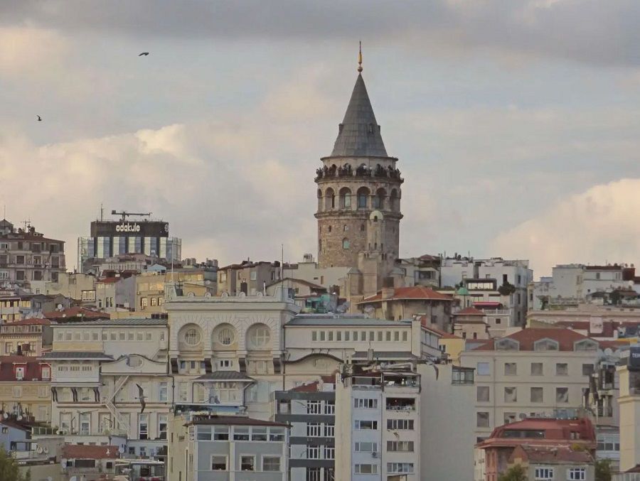 Galatská veža a štvrť Beyoğlu.