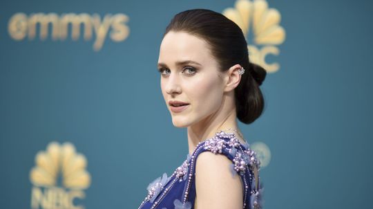 Herečka Rachel Brosnahan.