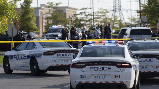 Do chodcov v Kanade vrazilo auto, dvaja sú mŕtvi a 9 zranených