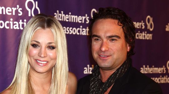 Kaley Cuoco a Johnny Galecki v roku 2013.