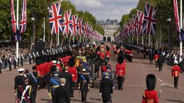 Británia kráľovná Alžbeta úmrtie Londýn sprievod
