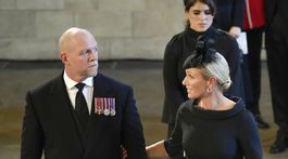 Zara Tindall a jej manžel Mike Tindall prišli vzdať úctu kráľovnej Alžbete II. 