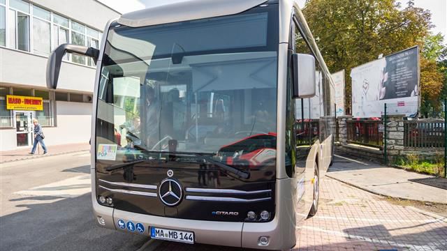 Elektrobus eCitaro si mesto Poprad požičalo od...