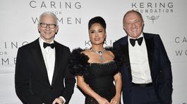 Anderson Cooper, herečka Salma Hayek Pinault a jej manžel Francois-Henri Pinault,