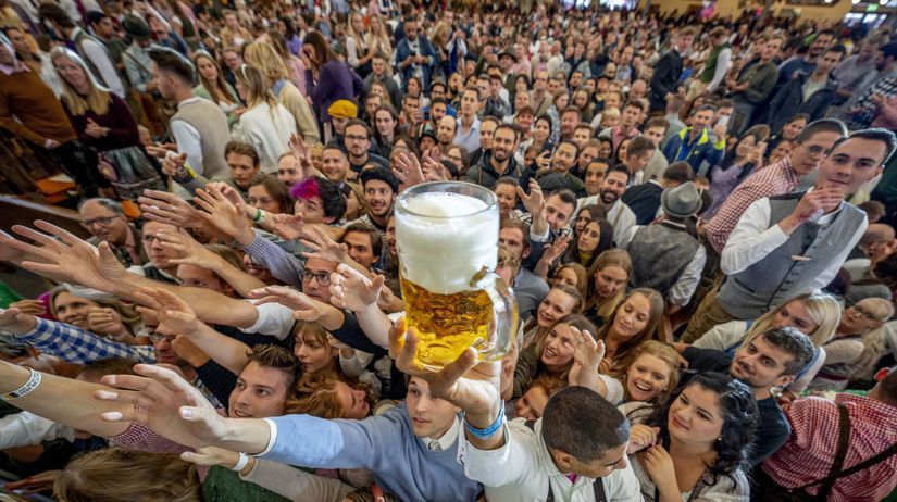 Nemecko, Mníchov, Oktoberfest, otvorenie, pivo