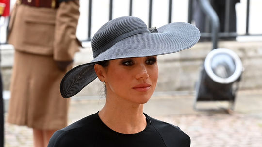 Vojvodkyňa Meghan  vo Westminsterskom opátstve.  