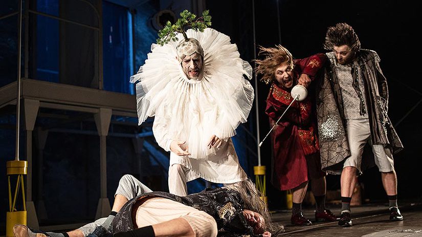 Csongor ako Ariel v Shakespearovej búrke na...