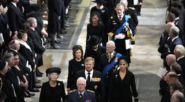 Holandská kráľovná Beatrix, holandský kráľ Willem-Alexander a kráľovná Maxima, švédsky kráľ Carl Gustaf XVI kráľovná Silvia, španielsky kráľ  Felipe VI a kráľovná  Letizia
