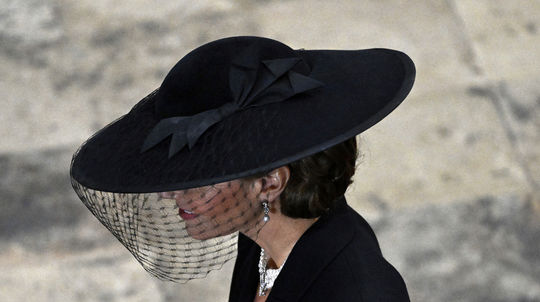 Kate, princezná z Walesu sa objavila na pohrebe...