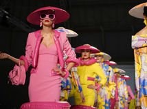 Moschino - sezóna Jar/Leto 2023