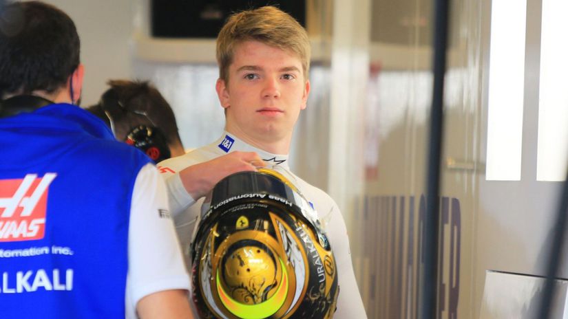 Robert Schwartzman - motoršport
Na...