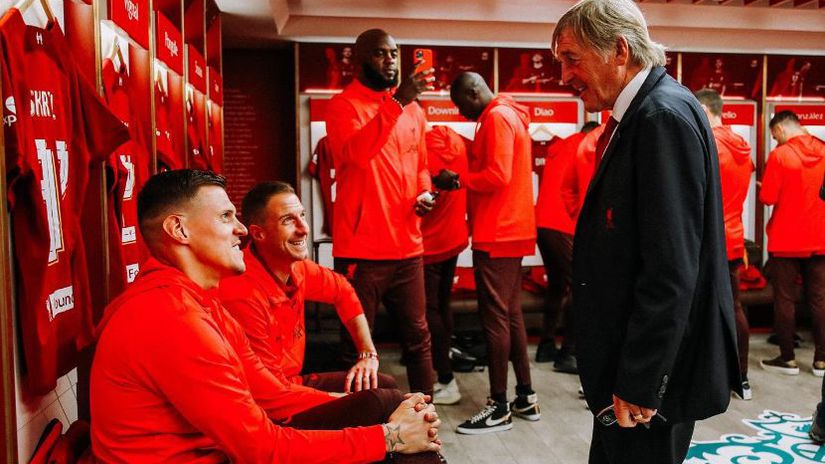 Martin Škrtel pred zápasom v šatni v rozhovore...