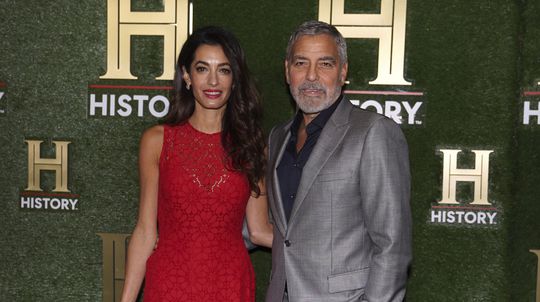 Manželia Amal Clooney a George Clooney spoločne...