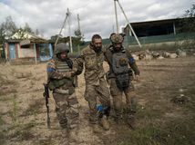 Rusko používa na Ukrajine nové typy zbraní, Kyjev hľadá cestu, ako im čeliť